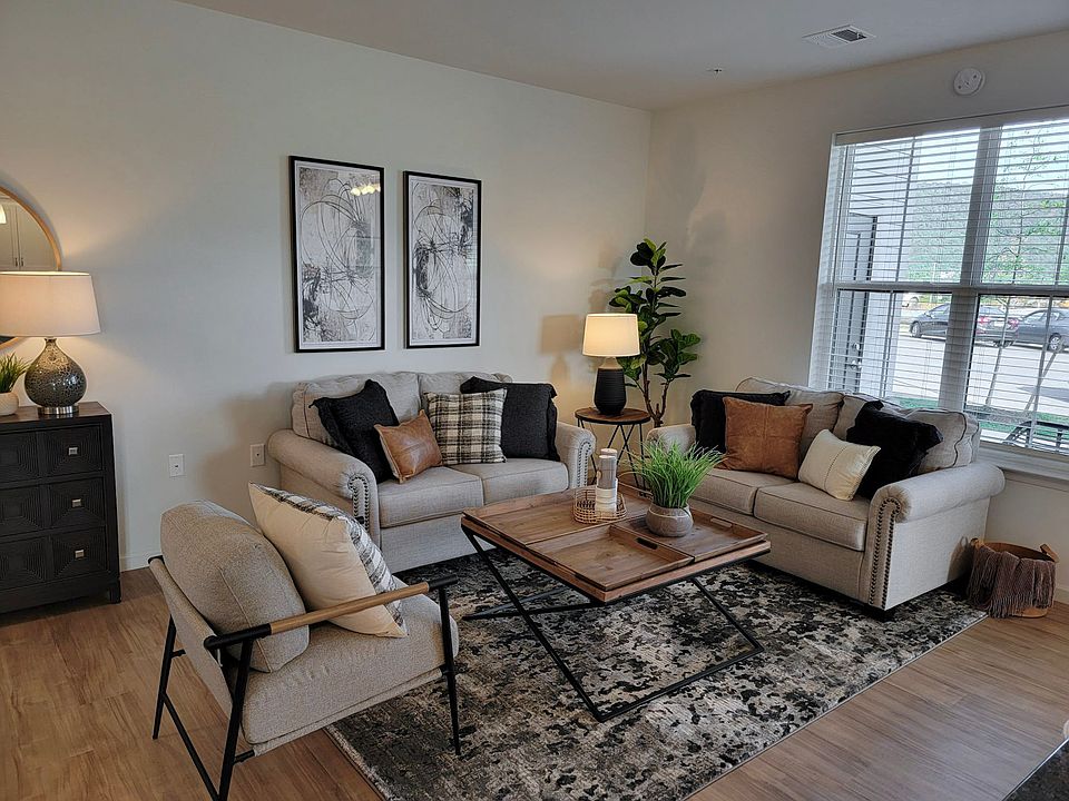 Legacy Floor Plan - Living Room