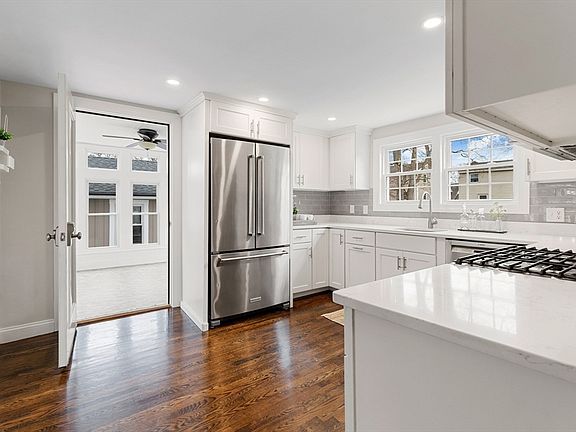 3rd image of 26 Oakwood Ave