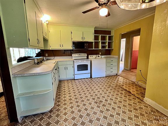 4th image of 700 W Park Dr