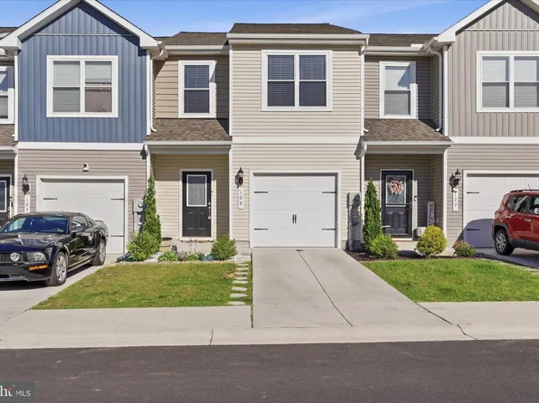 129 Paddington St, Falling Waters, WV 25419