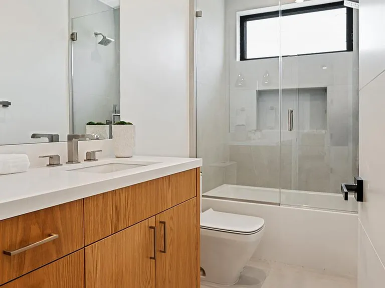 4425 Morse Ave — Photo 50