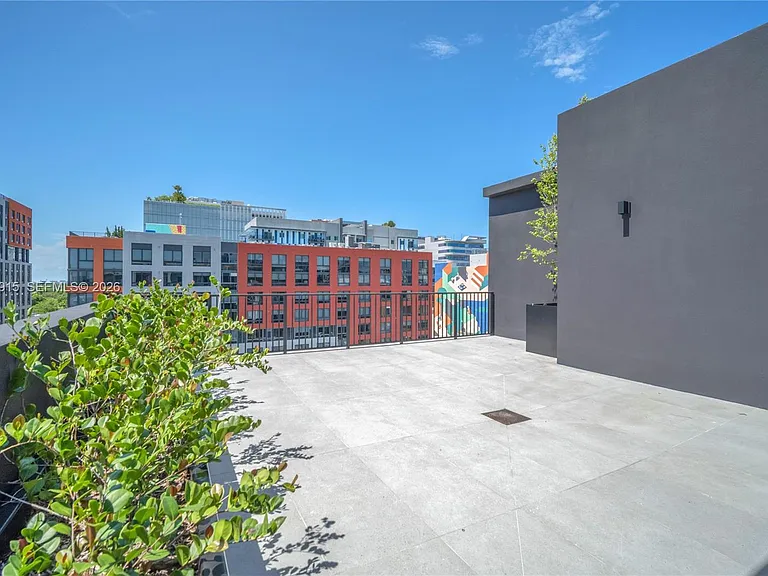 91 NW 27th St #503 — Photo 23