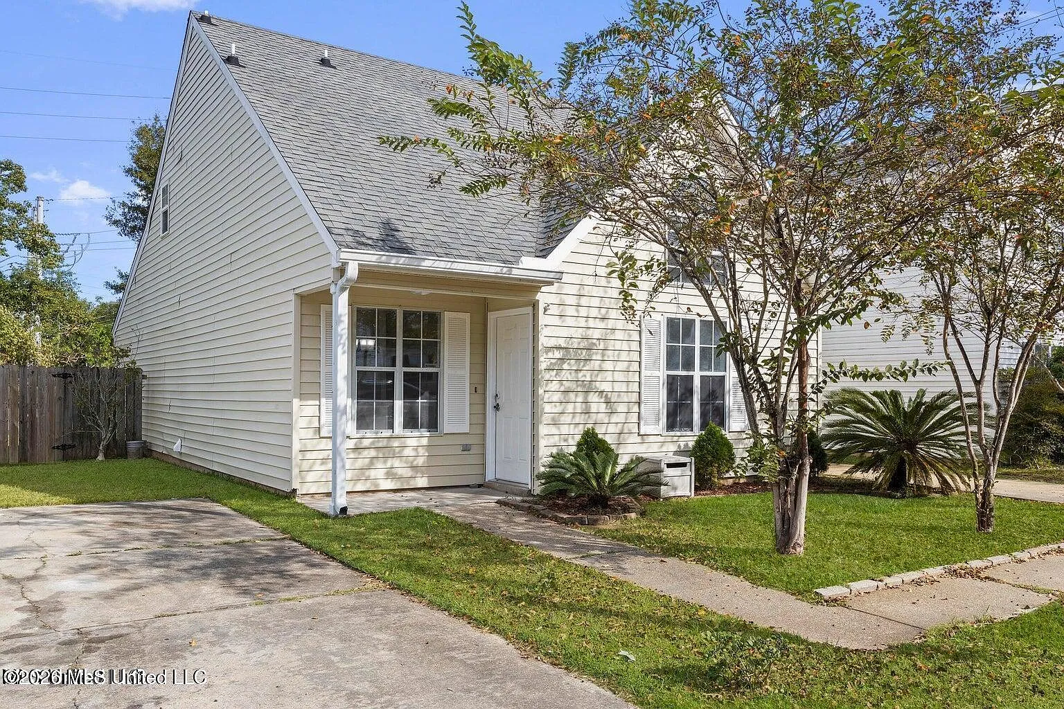 3 bed, 2.0 bath, 1568 sqft, $1,700 — Photo 2