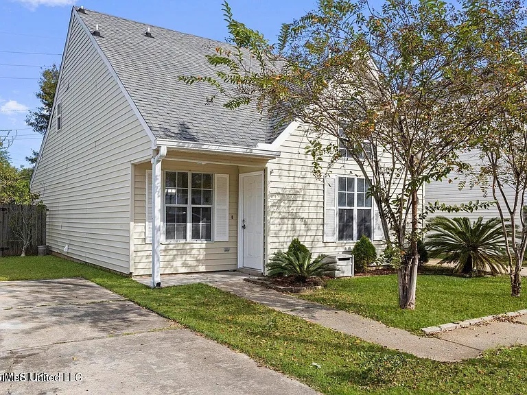 1706 James Buchanan Dr — Photo 2
