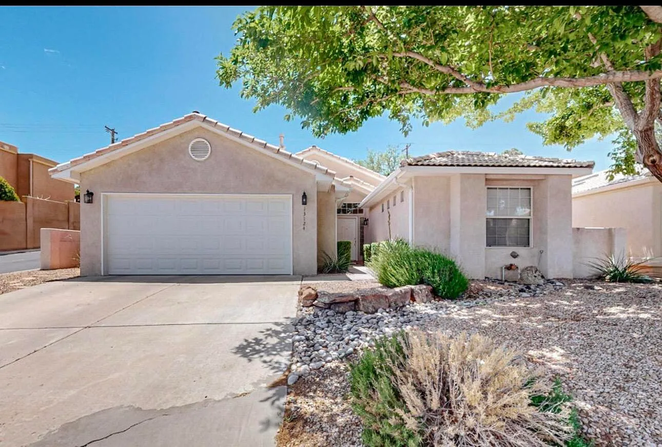 3 bed, 2.0 bath, 1966 sqft, $2,450 — Photo 1