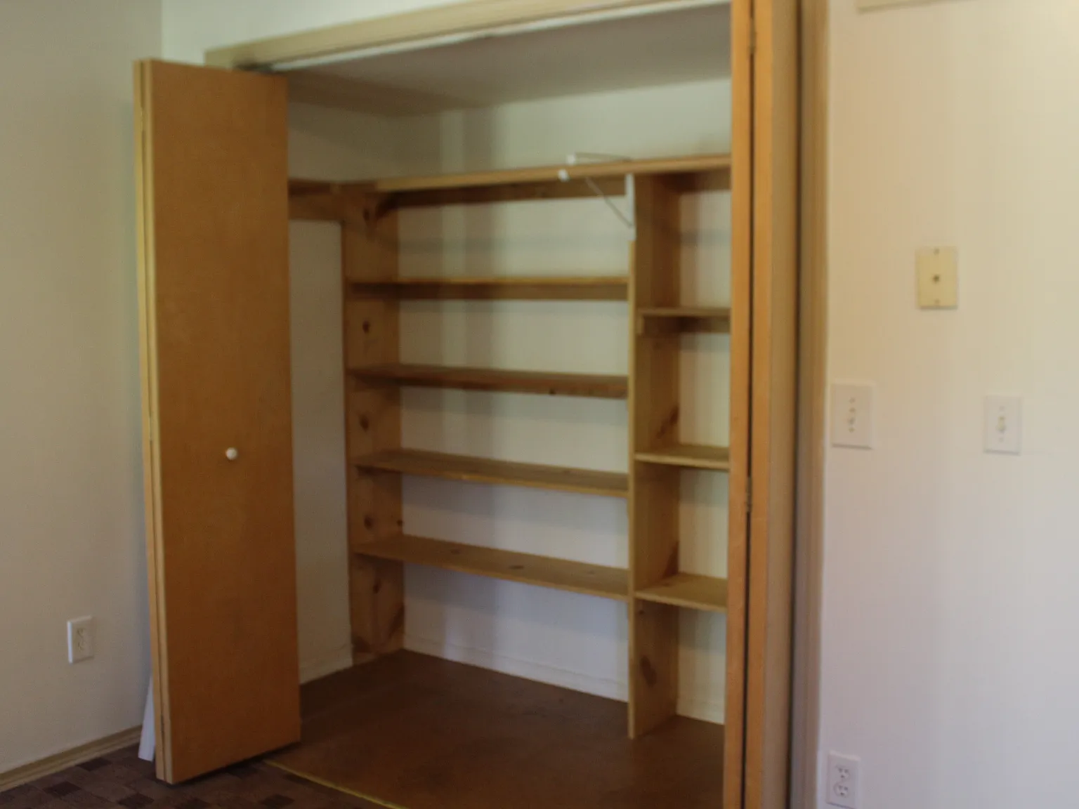 2 bed, 1.5 bath, 1200 sqft, $2,000 — Photo 2