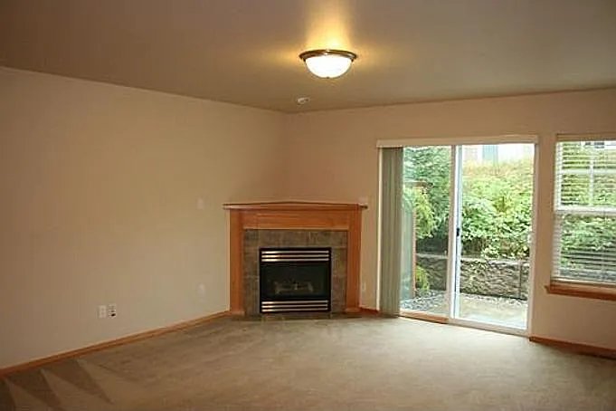 4 bed, 2.5 bath, 2180 sqft, $2,850 — Photo 4