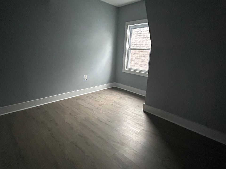 1st image of 206 Amherst St #3