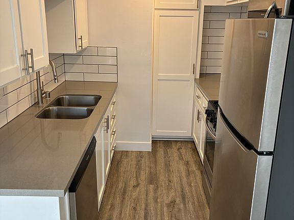 5th image of 119 N Hayworth Ave #203