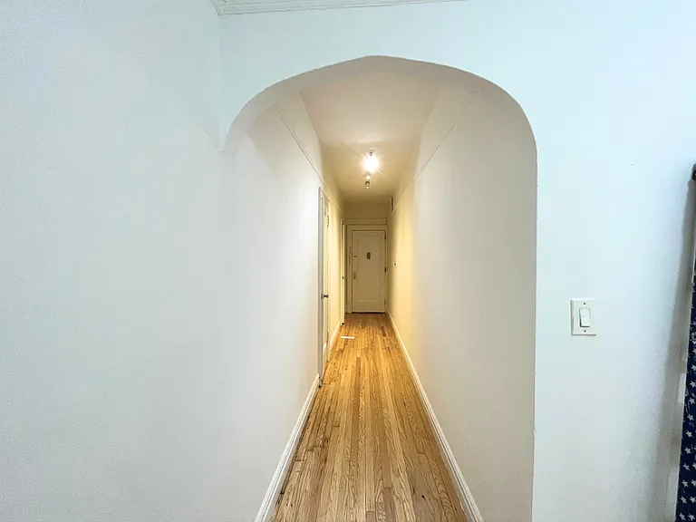 815 E 14th St #2H — Photo 8
