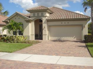 9156 Quartz Ln, Naples, FL 34120