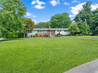 8 Blue Gentian Rd, Cranston, RI 02921