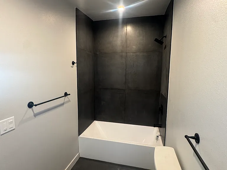 2621 Hillcrest Dr #3/4 — Photo 4