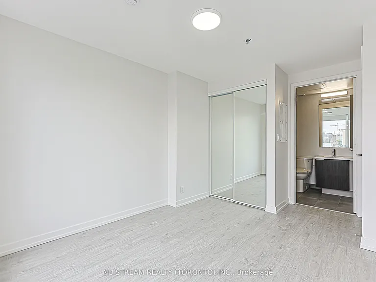 203 College St #905 — Photo 19