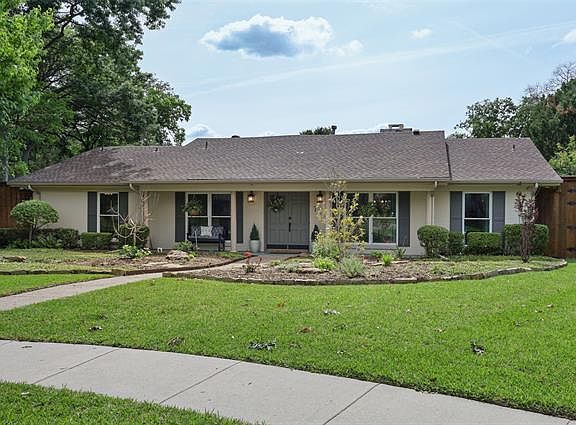 2nd image of 7 Doral Pl