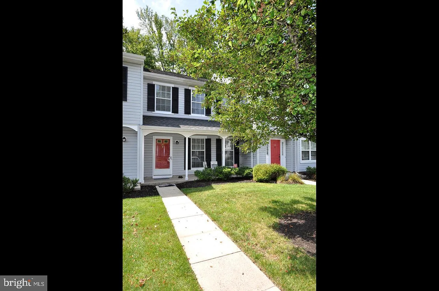 2 bed, 2.5 bath, 1360 sqft, $2,400 — Photo 2