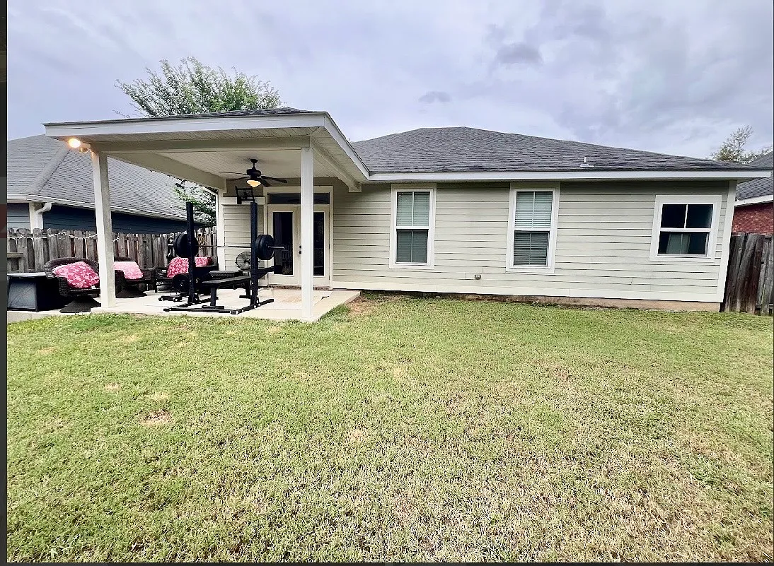 4 bed, 1701 sqft, $3,000 — Photo 2
