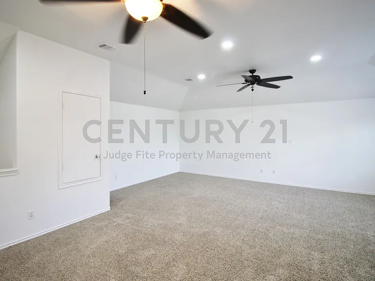 928 Oakcrest Dr — Photo 22