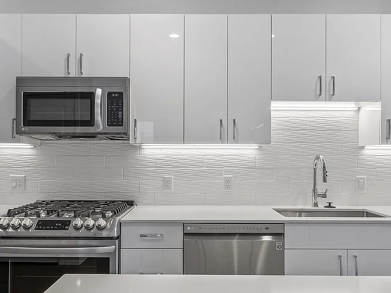 205 Maverick St #201 — Photo 12
