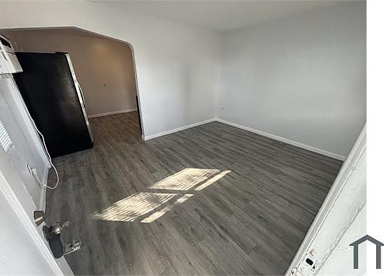 3rd image of 517 44th St #523