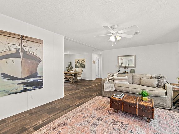 5th image of 613 Sands Dr