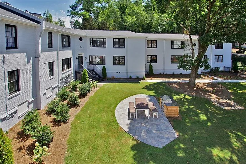 2 bed, 2.0 bath, 827 sqft, $2,250 — Photo 3