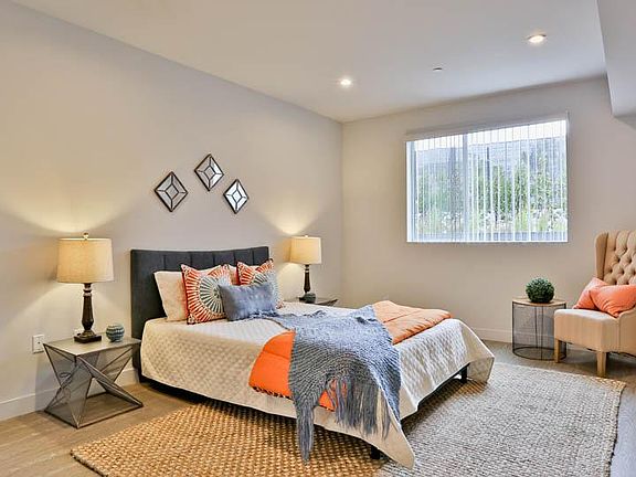 5th image of 727 Wilcox Ave Unit 202
