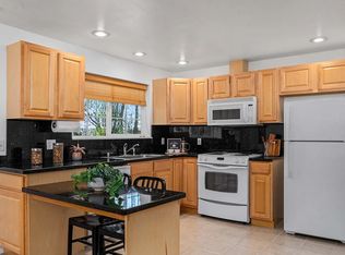 5461 16th Ave SW #B, Seattle, WA 98106