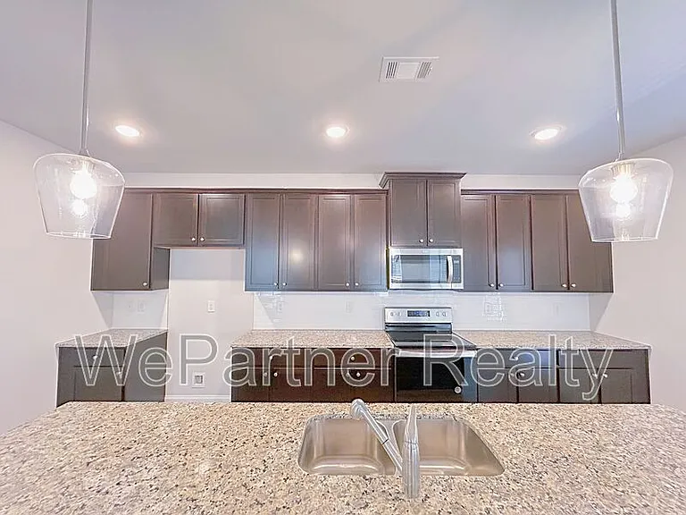 2614 Mills Commons Dr — Photo 6
