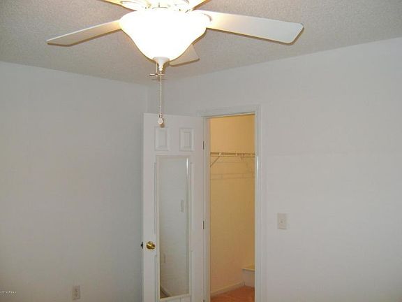 3rd image of 106 Knotts Ct
