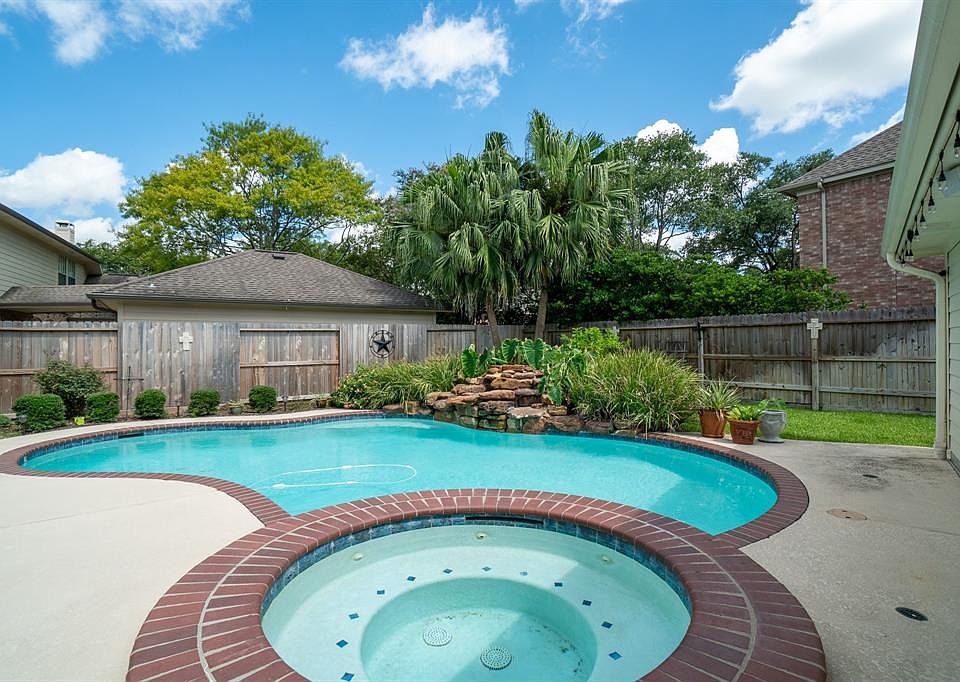 1st image of 15110 Windsdowne Ln