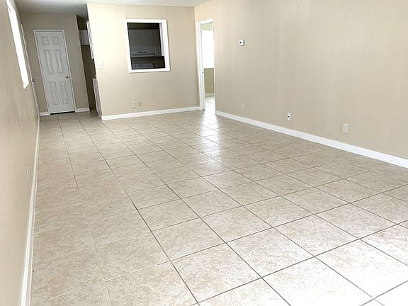 2nd image of 211 Hunters Ln