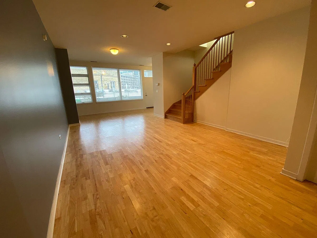 3 bed, 2.5 bath, 2033 sqft, $4,000 — Photo 2