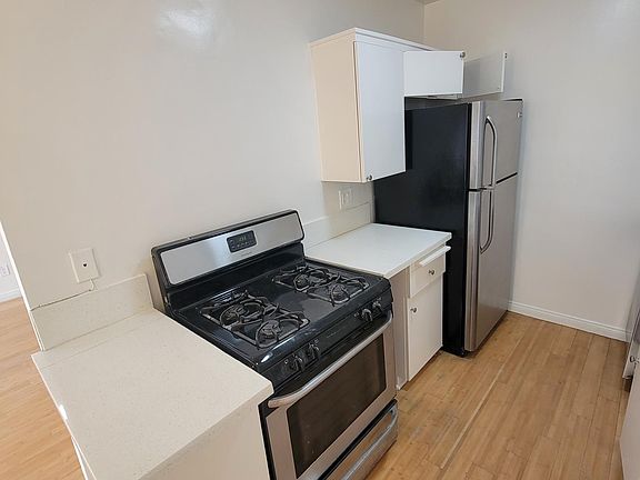 5th image of 1326 N Flores St #13A