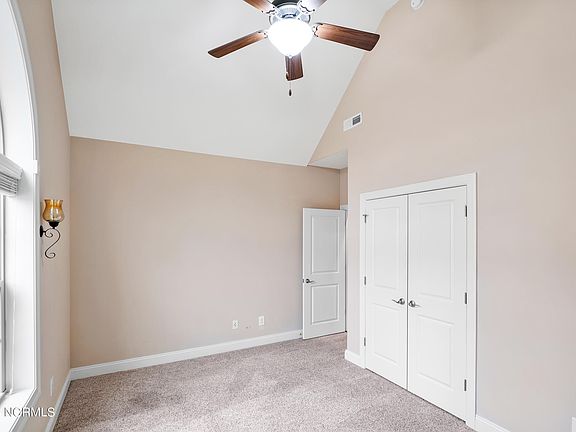 5th image of 2465 Belshaw Drive