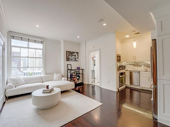 5th image of 702 Ash St Unit 409