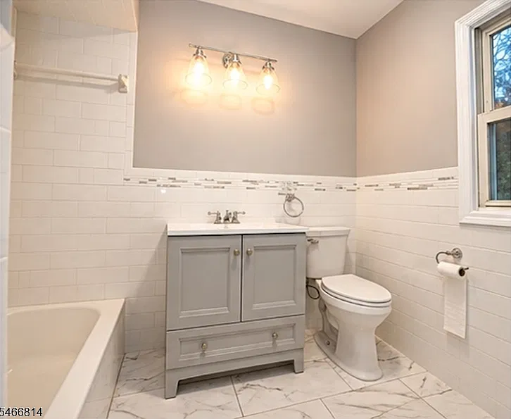 2 bed, 1.0 bath, $2,300 — Photo 4