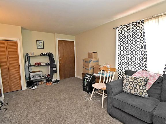 4th image of 53 Frank Ave