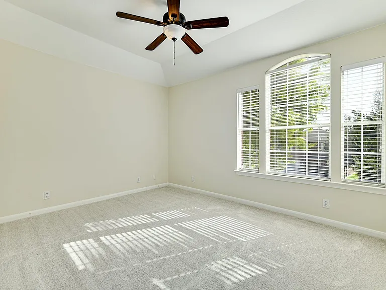 20308 Farm Pond Ln — Photo 32