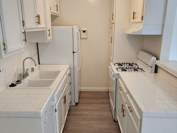 3rd image of 1755 Granville Ave APT 20