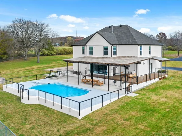 694 E Bowen Blvd, Fayetteville, AR 72703