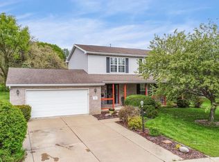 715 W Spring Hollow Ln, Peoria, IL 61605