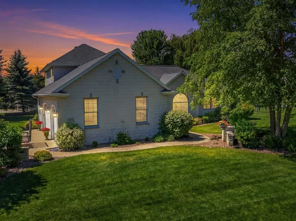 2706 Beechnut Dr, Oshkosh, WI 54904