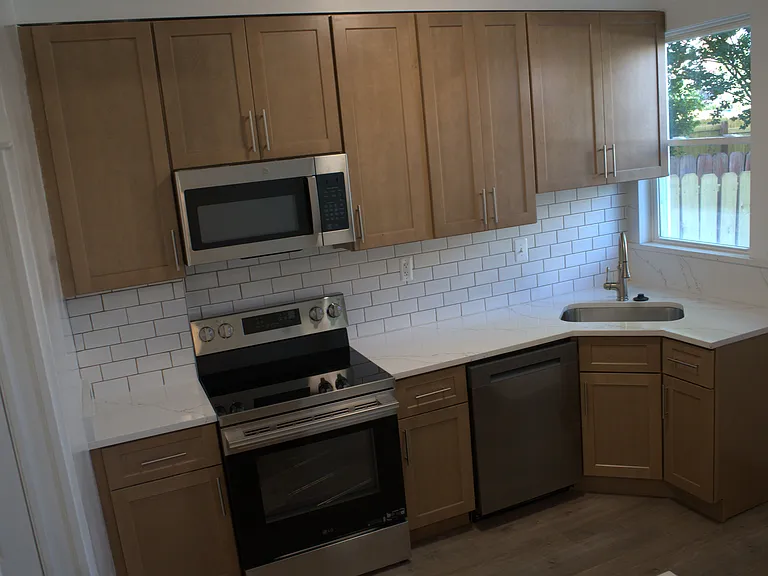 117 S Wickham Rd — Photo 34