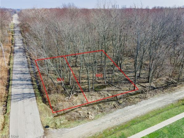 Woodruff Dr, Sheffield Lake, OH 44054