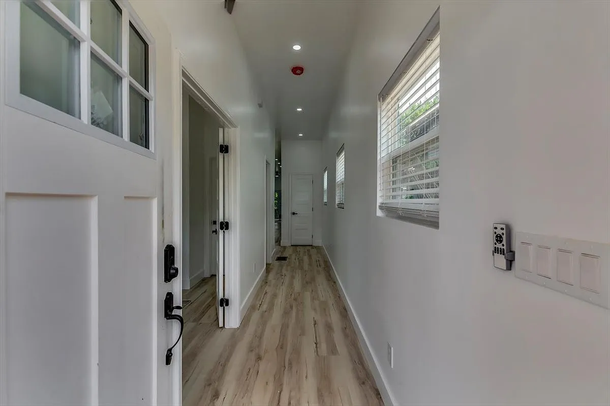4 bed, 1852 sqft, $2,800 — Photo 3