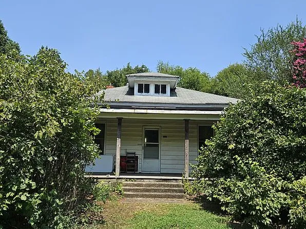 14001 Ramblewood Dr, Chester, VA 23836
