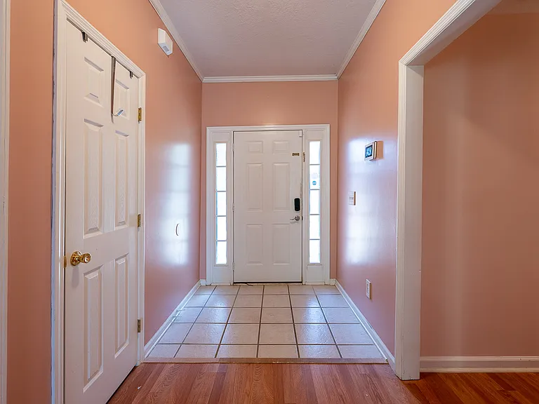 945 Cannock St — Photo 2