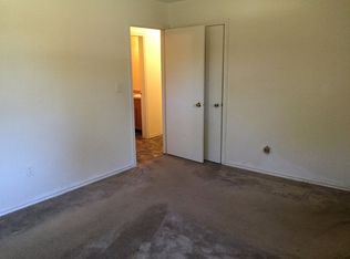 1013 W 2nd St, El Campo, TX 77437
