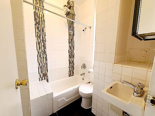 5th image of 673 Dawson St #17A